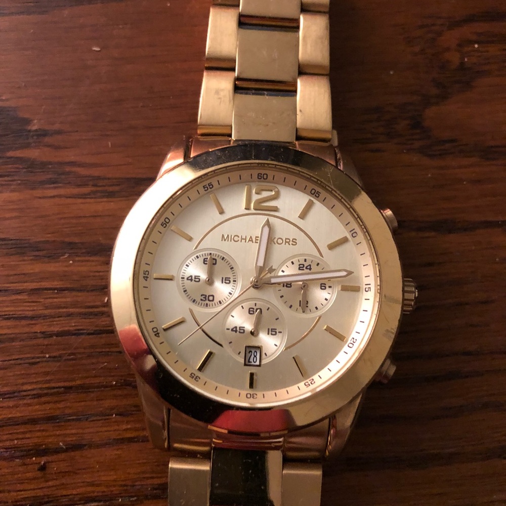 Mens Michael kors watch. Gold metal band